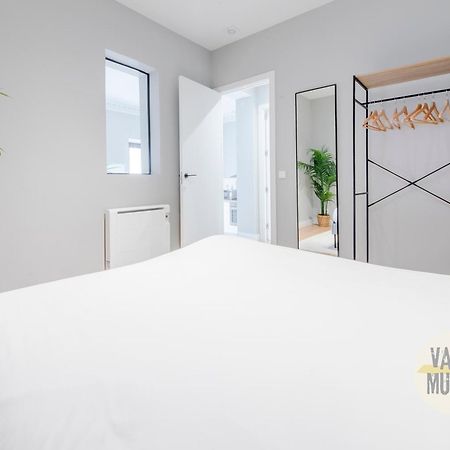Modern Apt & Cool Interior Design A 20 Metros Del Retiro E1 マドリード エクステリア 写真