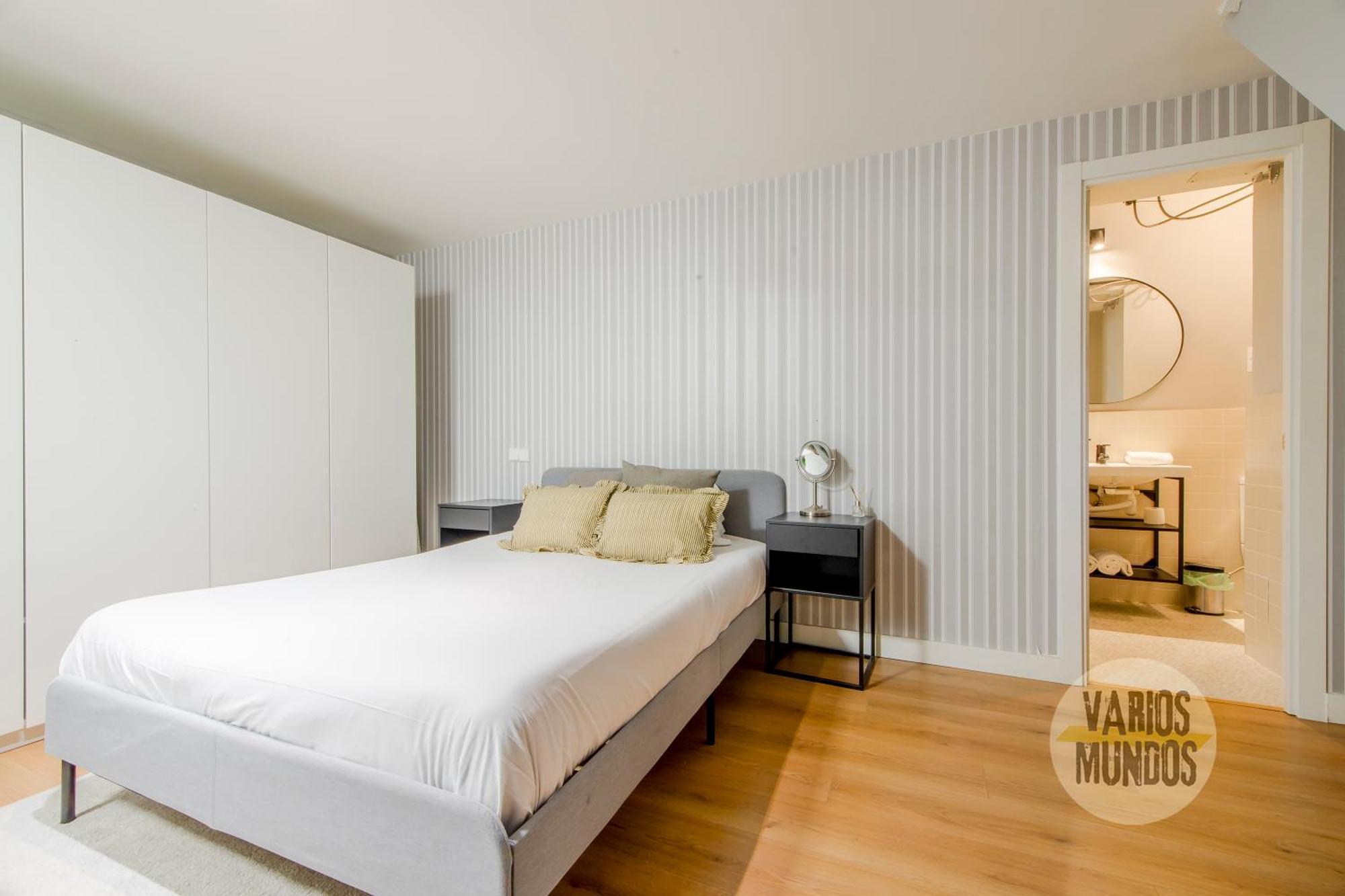 Modern Apt & Cool Interior Design A 20 Metros Del Retiro E1 マドリード エクステリア 写真