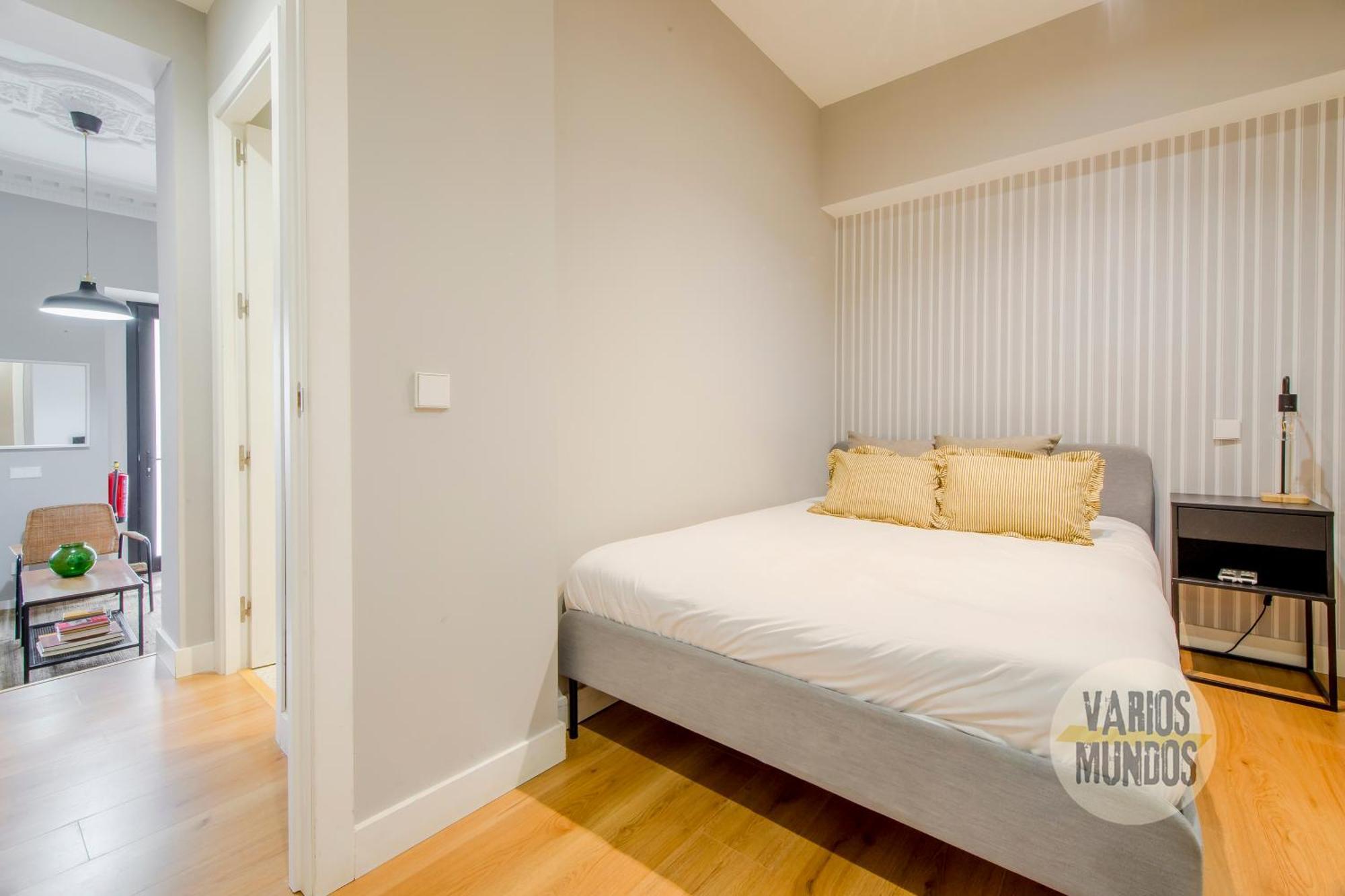 Modern Apt & Cool Interior Design A 20 Metros Del Retiro E1 マドリード エクステリア 写真
