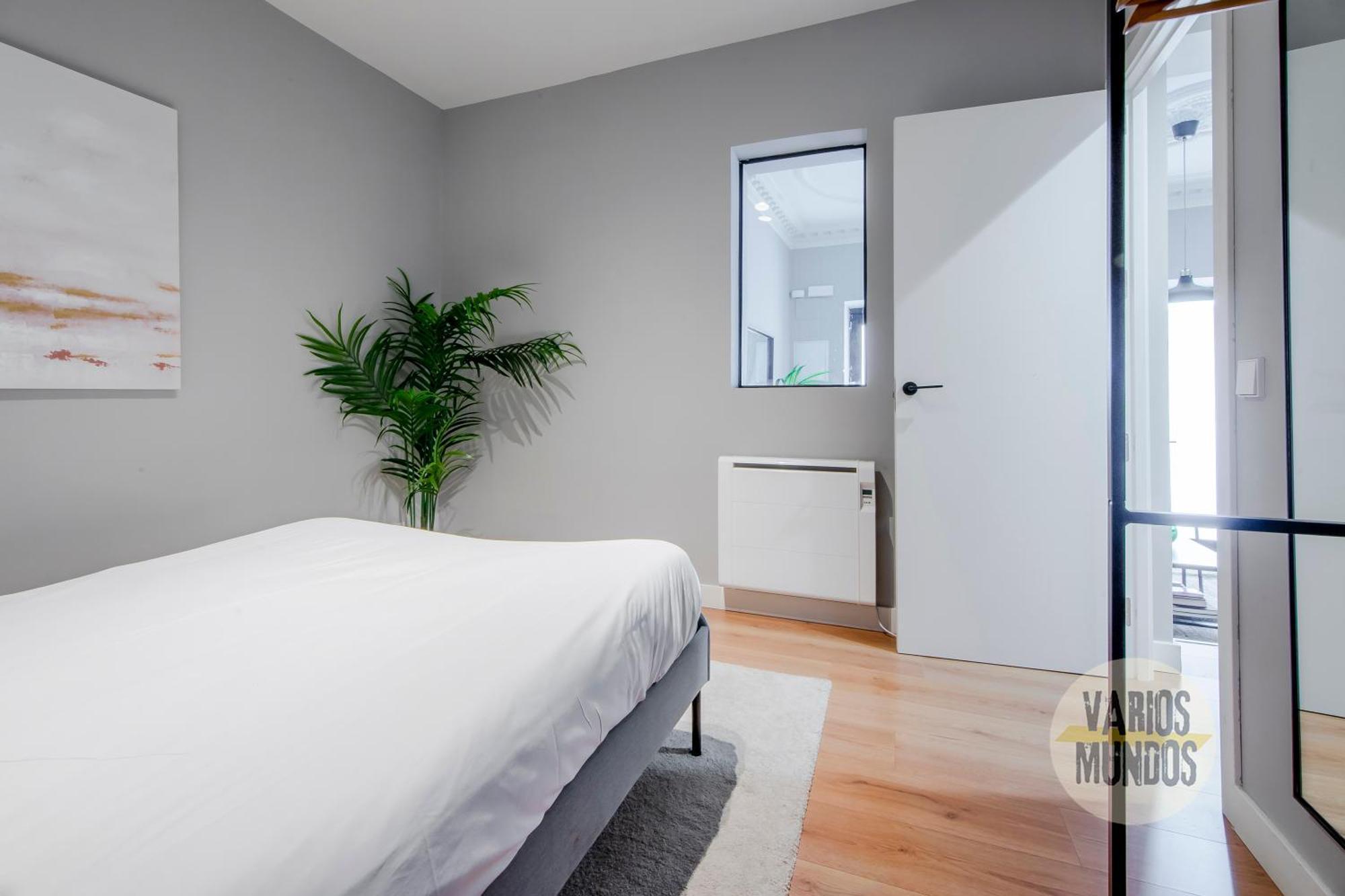 Modern Apt & Cool Interior Design A 20 Metros Del Retiro E1 マドリード エクステリア 写真