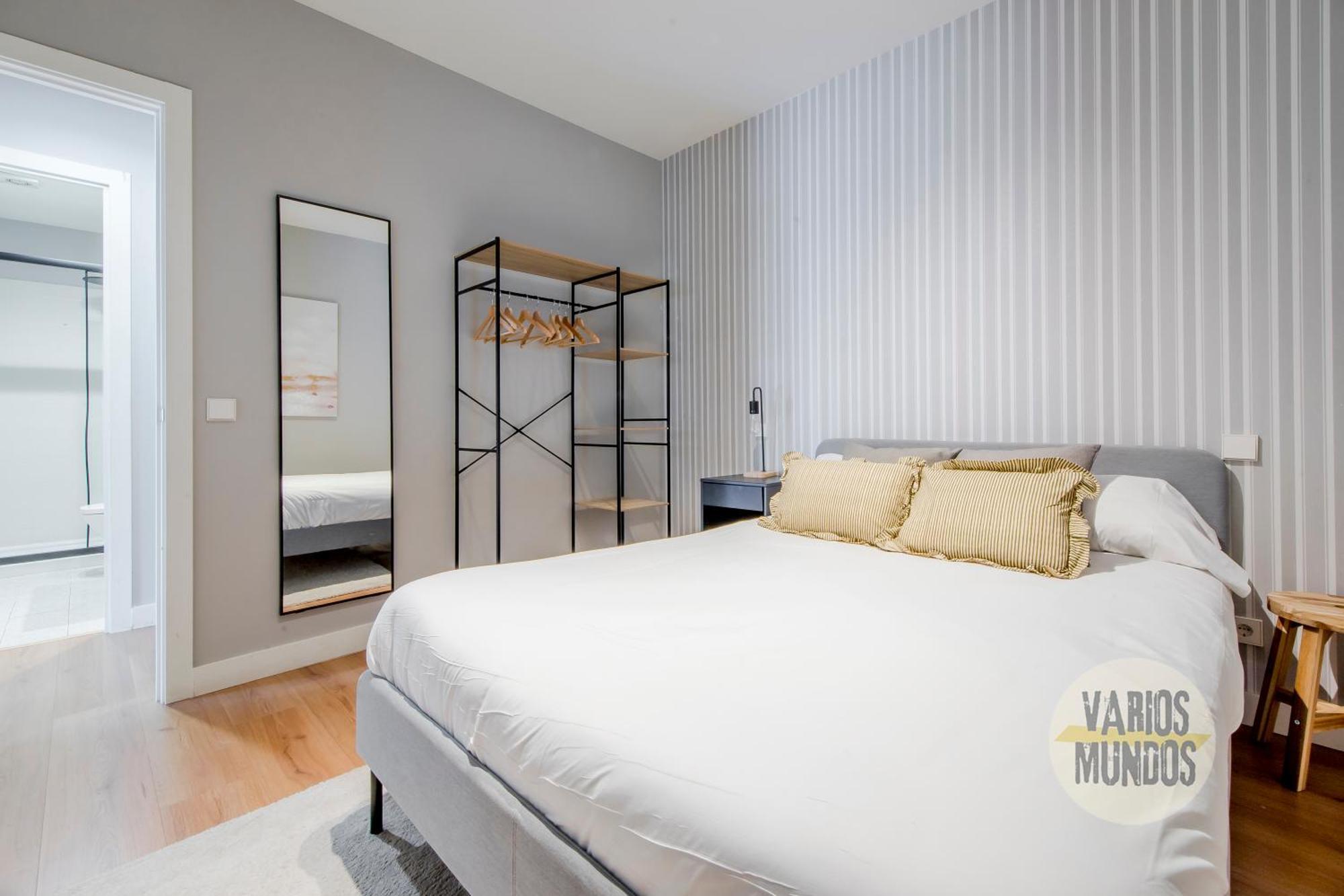 Modern Apt & Cool Interior Design A 20 Metros Del Retiro E1 マドリード エクステリア 写真