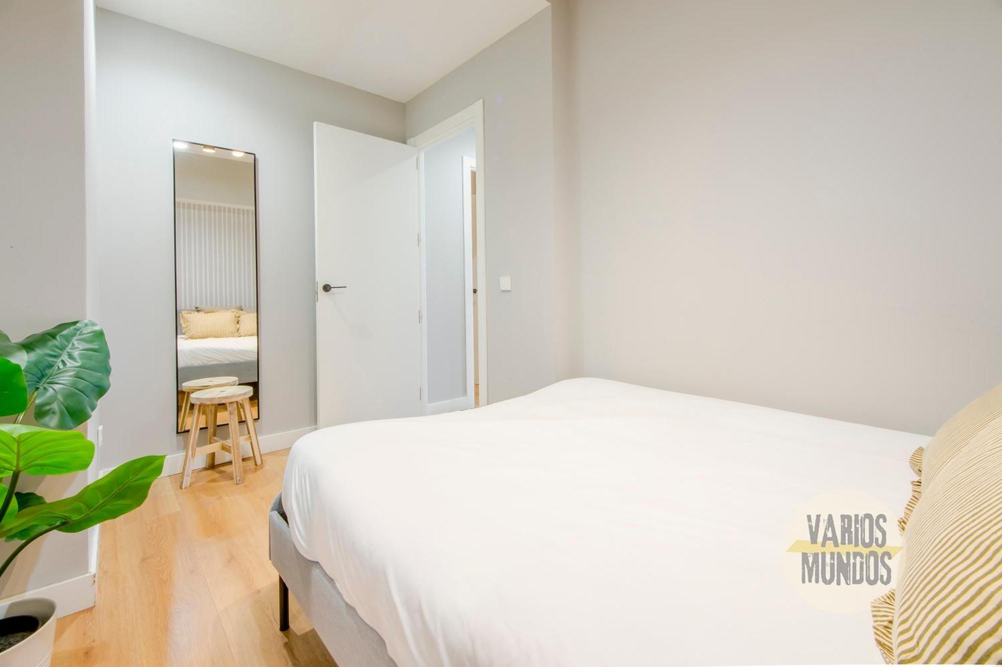 Modern Apt & Cool Interior Design A 20 Metros Del Retiro E1 マドリード エクステリア 写真