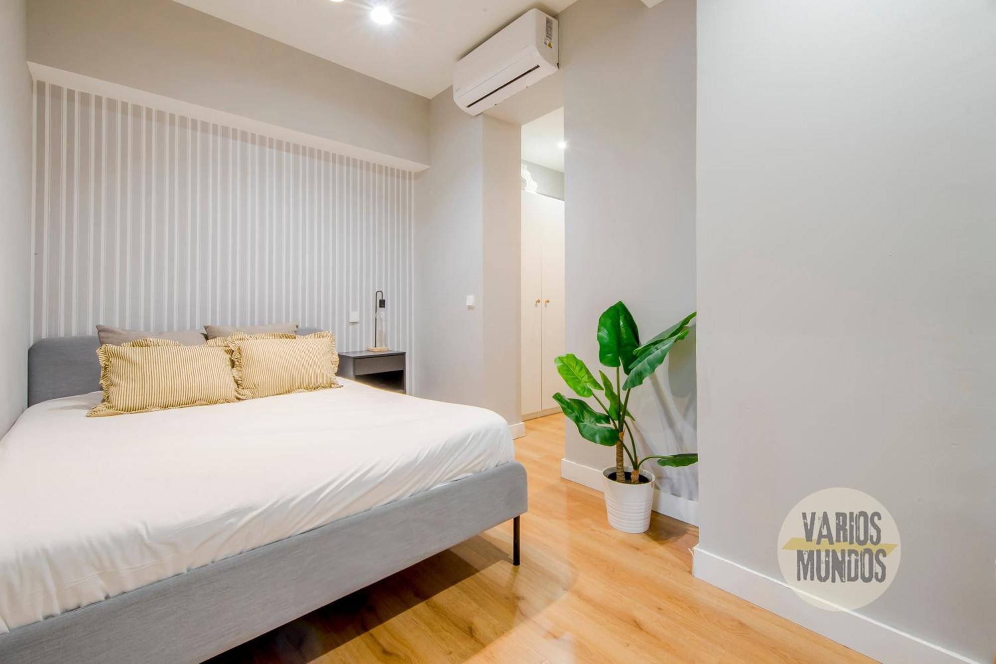 Modern Apt & Cool Interior Design A 20 Metros Del Retiro E1 マドリード エクステリア 写真